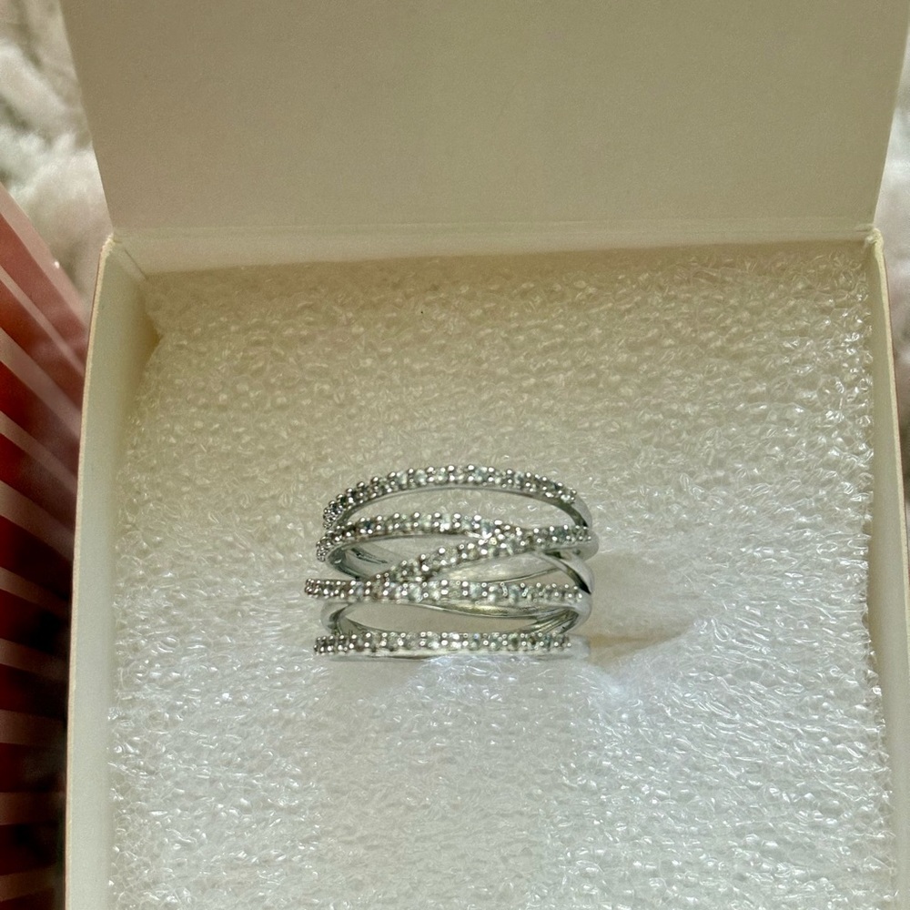 🌟NWOT Stella and Dot Pave Ring🌟